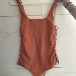 Acacia one piece